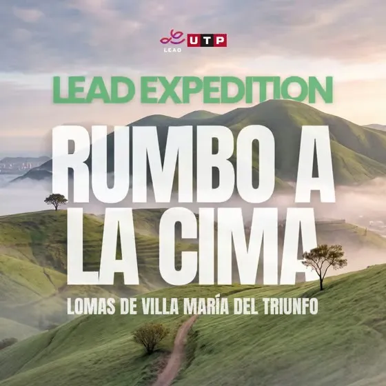Afiche de LEAD Expedition, Rumbo a la cima: lomas verdes con neblina y un sendero que sube.