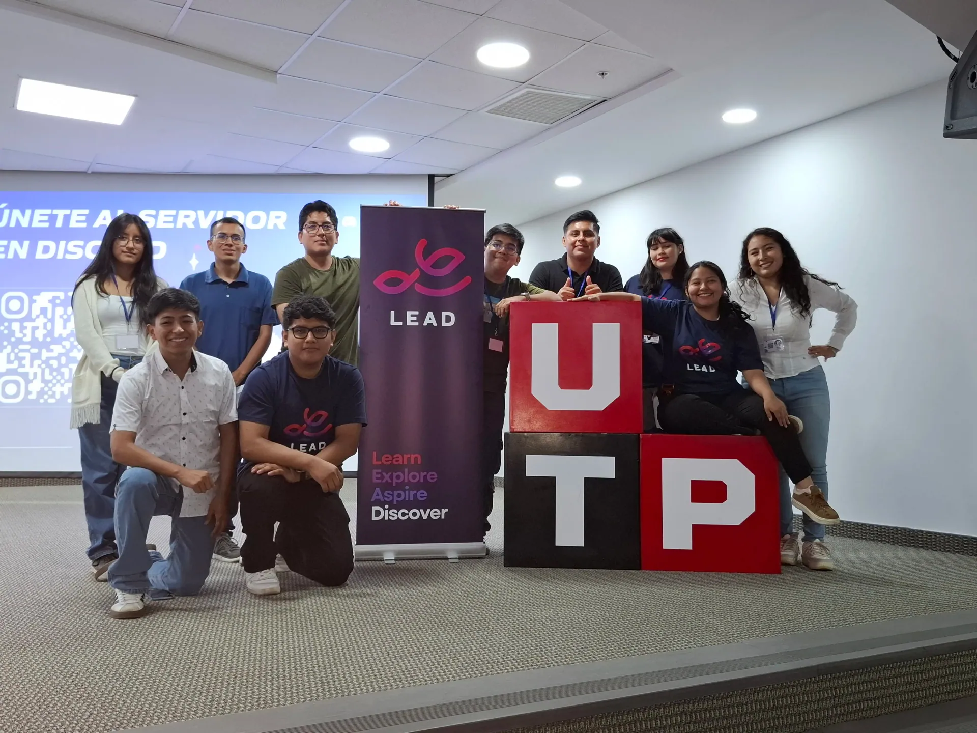 Foto grupal de la comunidad LEAD UTP en su evento de presentación