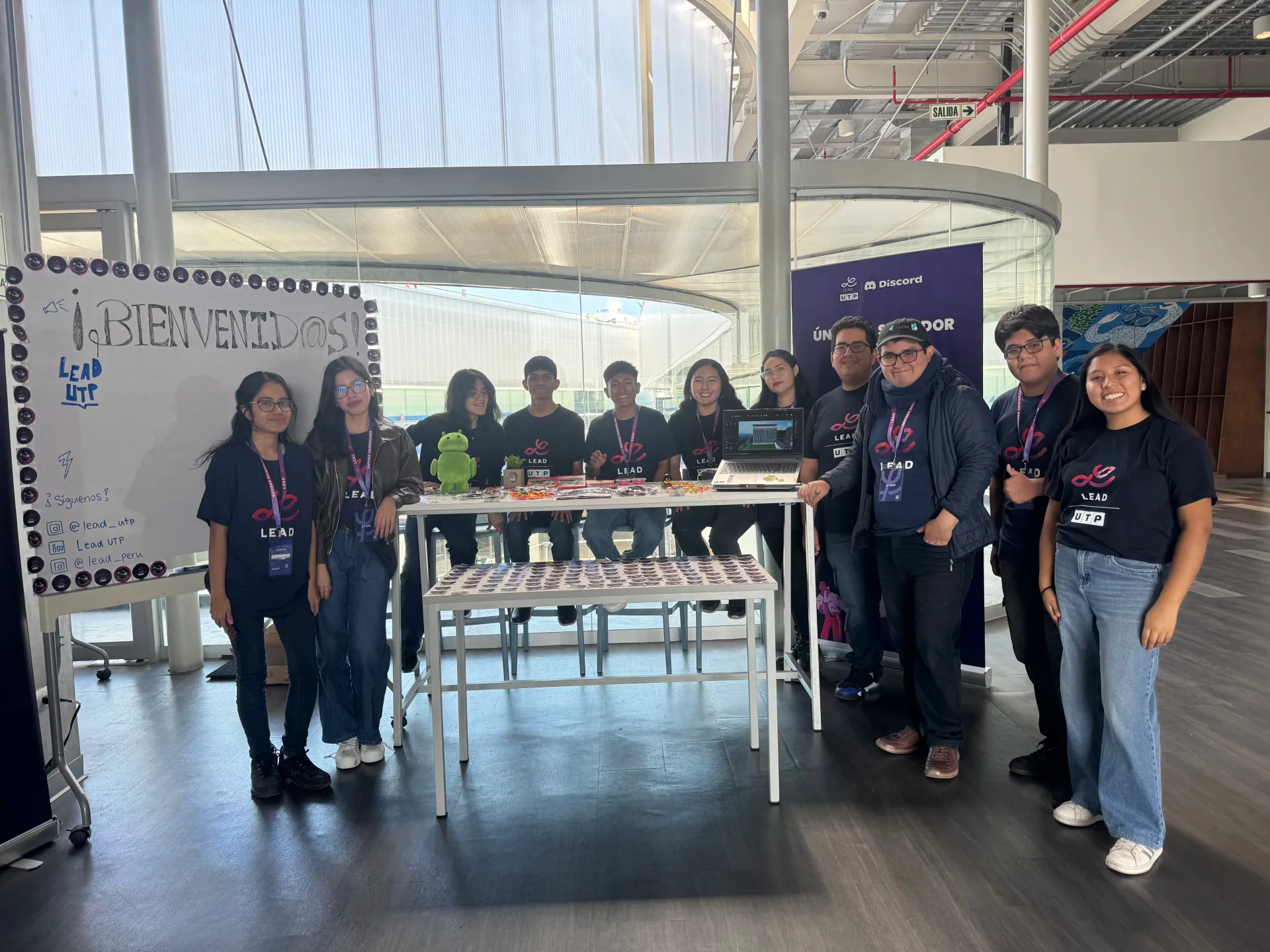 Foto grupal de la comunidad LEAD UTP en Discovery Day 2025