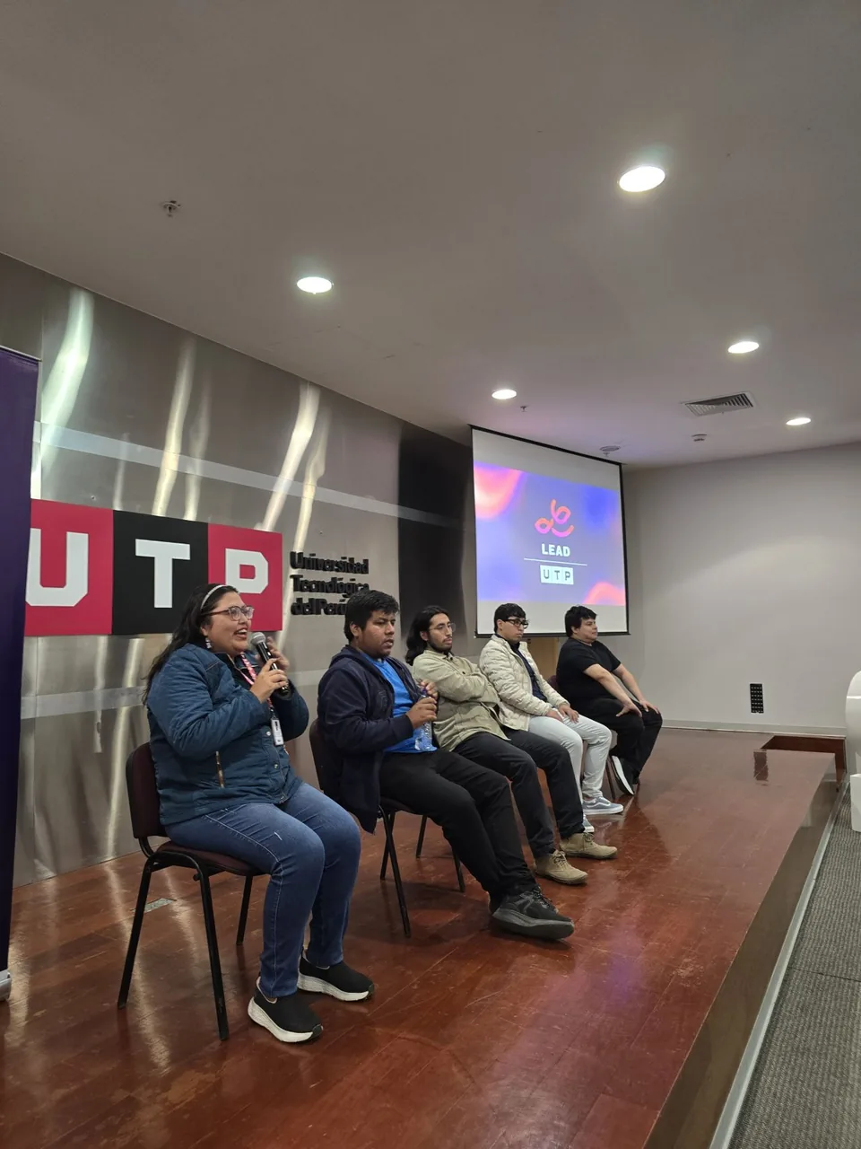 Panel de ponentes durante Descubre LEAD UTP en SJL