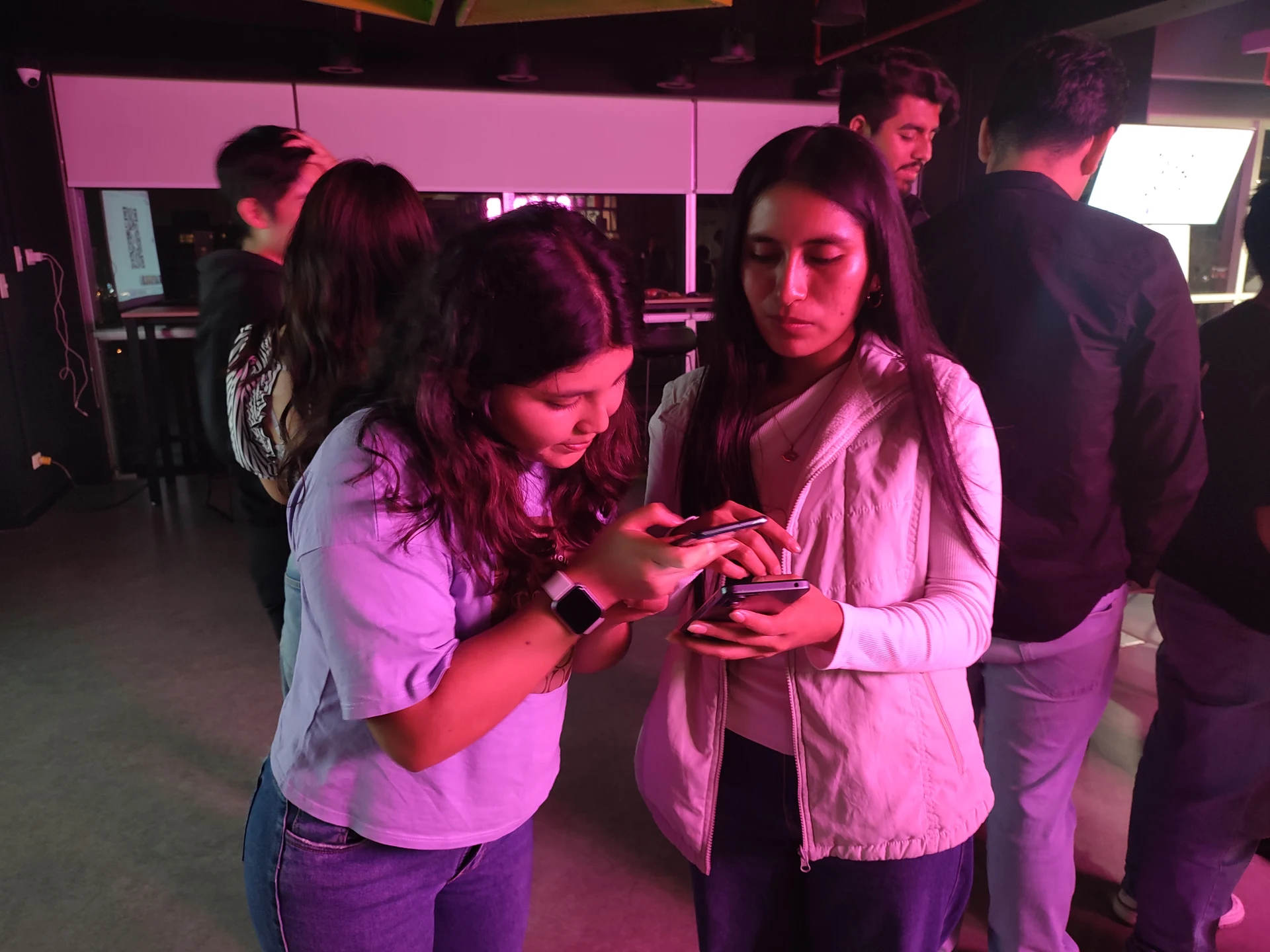 Momento de networking durante la integración con GLOBANT
