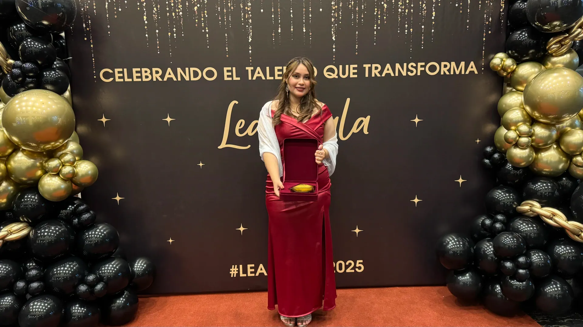 Entrega de premio durante LEAD Gala