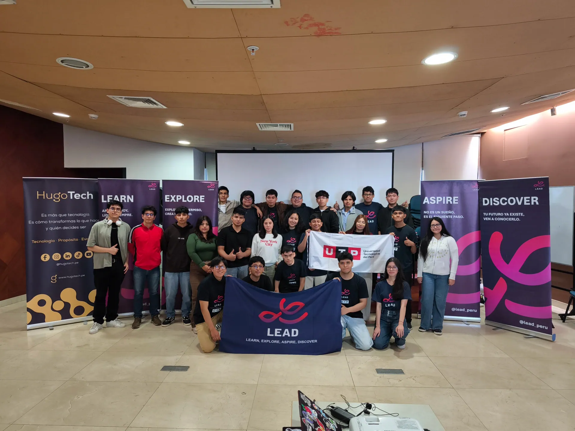 Foto grupal de la comunidad LEAD UTP en el Día de Integración LEAD UTP 2026