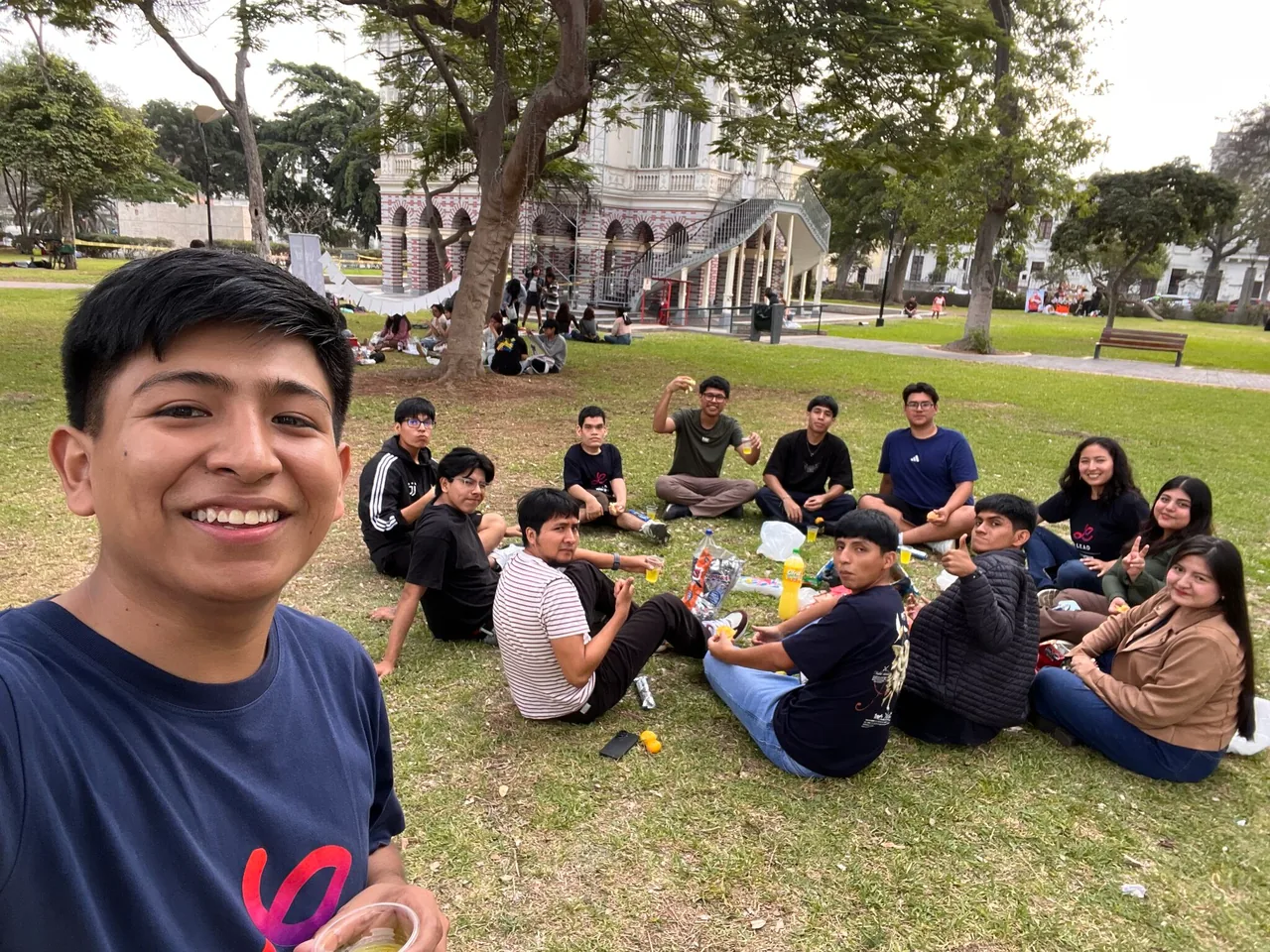 Foto grupal del Pilar LEAD Academia en su día de integración